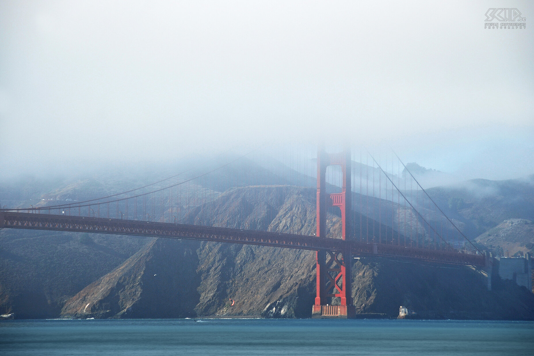 San Francisco - Golden Gate Bridge On our last day in the USA the Golden Gate Bridge was almost entirely hidden by the thick mist. Only towards the end of the afternoon we could catch a glimpse of this 2737m long wire bridge. Stefan Cruysberghs